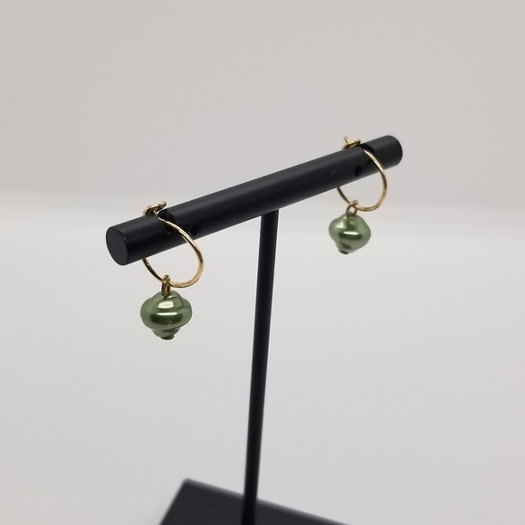 gold tone hoop earrings with green faux pearls - Picture 1 of 3